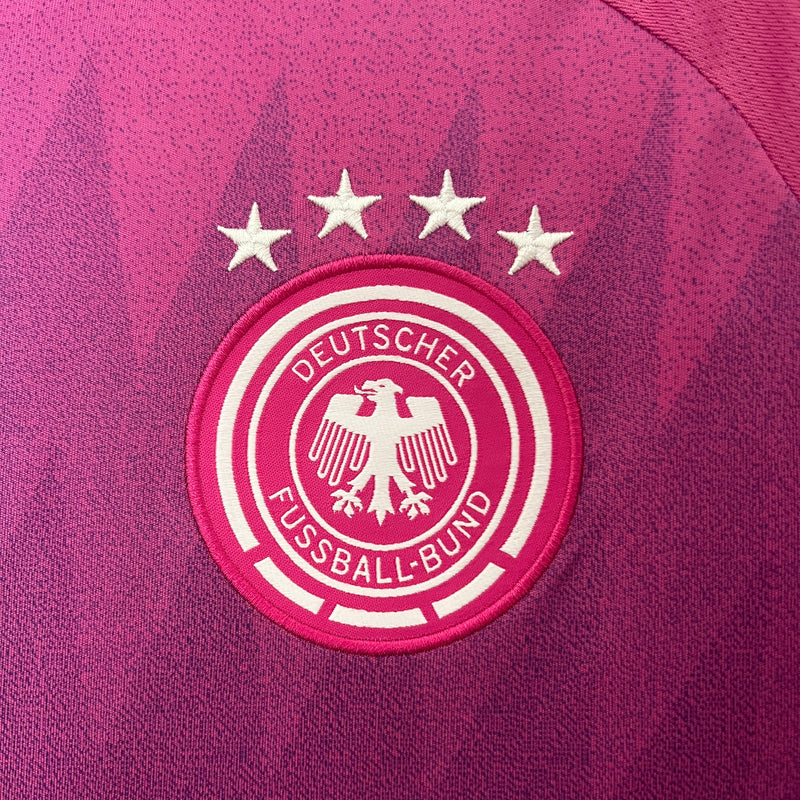 camisa-camiseta-alemanha-selecao-selecao-alema-alema-adidas-versao-versao-torcedor-masculina-24-25-away-fora-ii-secundaria-2-branca-branco-rosa-roxa-roxo_2