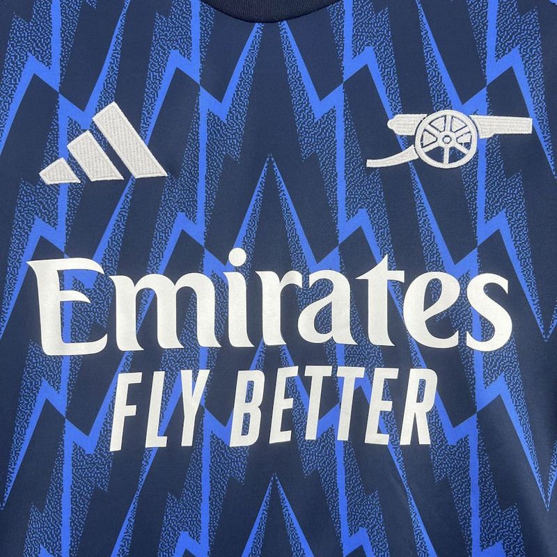 camisa-camiseta-arsenal-adidas-emirates-fly-better-versao-torcedor-masculina-25-26-away-fora-ii-secundaria-2-branca-branco-vermelha-vermelho-azul_2