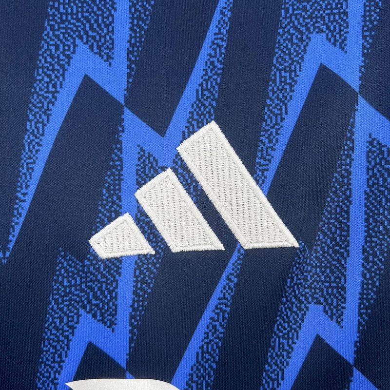 camisa-camiseta-arsenal-adidas-emirates-fly-better-versao-torcedor-masculina-25-26-away-fora-ii-secundaria-2-branca-branco-vermelha-vermelho-azul_6