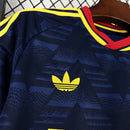 camisa-camiseta-arsenal-adidas-emirates-fly-better-versao-torcedor-masculina-26-27-away-fora-ii-secundaria-2-azul-vermelha-vermelho-amarela-amarelo_4