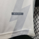 camisa-camiseta-arsenal-adidas-fly-better-emirates-versao-versao-jogador-masculina-23-24-edicao-edicao-especial-branca-branco-vermelho-vermelha-dourada-dourado-ouro_5