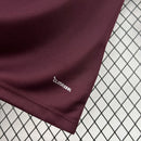 camisa-camiseta-aston-villa-adidas-versao-torcedor-masculina-26-27-home-casa-i-principal-1-azul-vinho-branca-branco_6