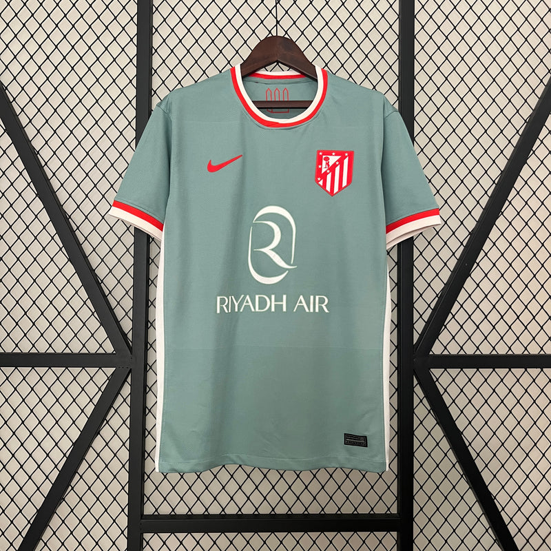 camisa-camiseta-atletico-atletico-de-madrid-nike-riyadh-air-versao-versao-torcedor-masculina-24-25-away-fora-ii-secundaria-2-verde-vermelha-vermelho-branca-branco-antoine-griezmann_1