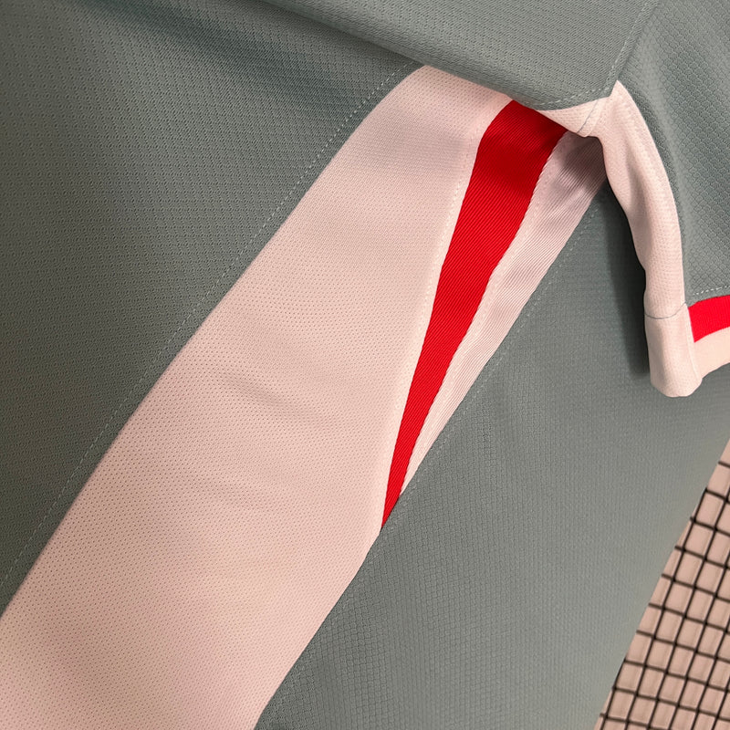 camisa-camiseta-atletico-atletico-de-madrid-nike-riyadh-air-versao-versao-torcedor-masculina-24-25-away-fora-ii-secundaria-2-verde-vermelha-vermelho-branca-branco-antoine-griezmann_2