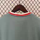 camisa-camiseta-atletico-atletico-de-madrid-nike-riyadh-air-versao-versao-torcedor-masculina-24-25-away-fora-ii-secundaria-2-verde-vermelha-vermelho-branca-branco-antoine-griezmann_4