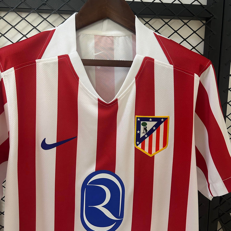 camisa-camiseta-atletico-de-madrid-nike-riyadh-air-versao-torcedor-masculina-25-26-home-casa-i-principal-1-branca-branco-preta-preto-azul-vermelha-vermelho_2