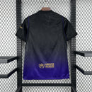 camisa-camiseta-barcelona-kobe-bryant-nike-spotify-versao-torcedor-masculina-26-27-away-fora-secundaria-ii-2-preta-preto-roxa-roxo_6