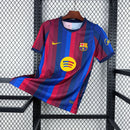 camisa-camiseta-barcelona-kobe-bryant-nike-spotify-versao-torcedor-masculina-26-27-home-casa-principal-i-1-grena-azul-vermelha-vinho-vermelho_1