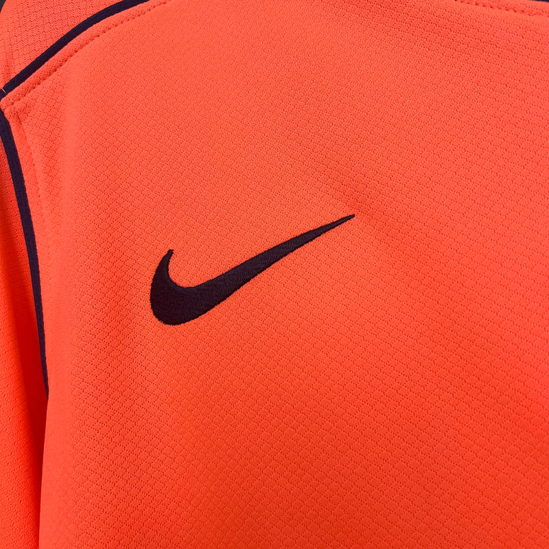 camisa-camiseta-barcelona-nike-spotify-versao-torcedor-masculina-25-26-third-away-fora-iii-terceira-3-azul-laranja_3