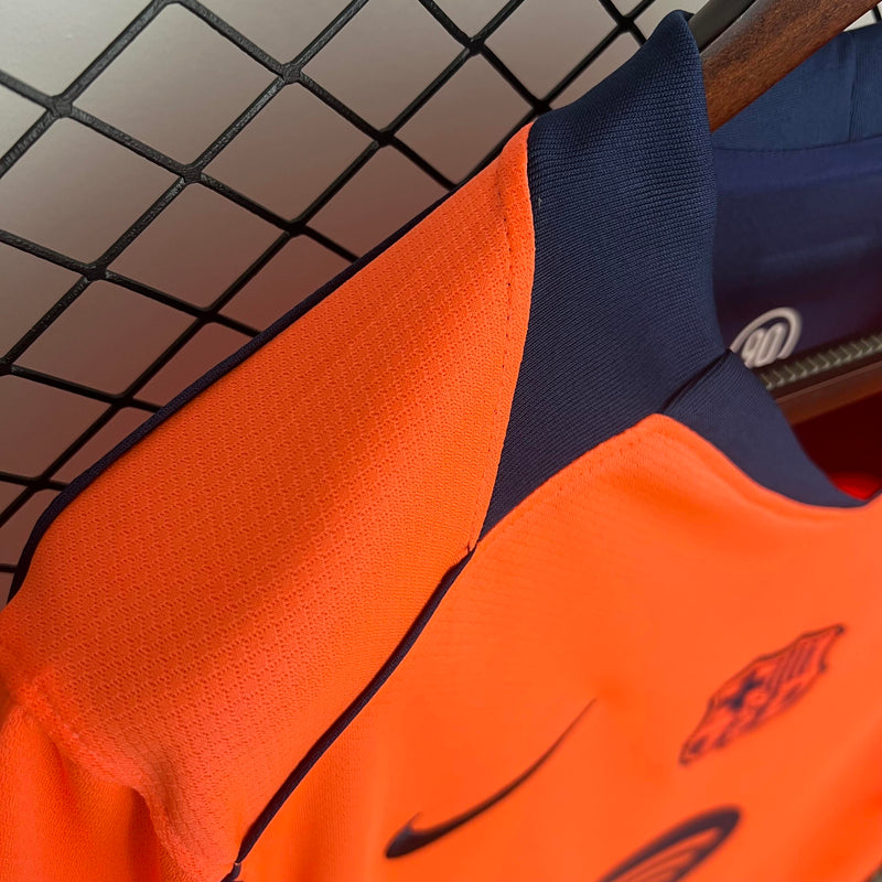camisa-camiseta-barcelona-nike-spotify-versao-torcedor-masculina-25-26-third-away-fora-iii-terceira-3-azul-laranja_7