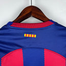 camisa-camiseta-barcelona-nike-spotify-versao-versao-torcedor-feminina-23-24-home-casa-i-principal-1-grena-grena-azul-vermelha-vermelho_4