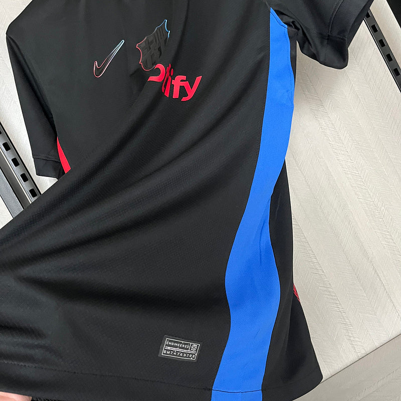 camisa-camiseta-barcelona-nike-spotify-versao-versao-torcedor-masculina-24-25-away-fora-ii-secundaria-2-vermelha-vermelho-azul-preta-preto_6