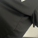 camisa-camiseta-barcelona-nike-versao-versao-torcedor-masculina-24-25-edicao-edicao-especial-balmain-paris-preta-branca-preto-branco-refletiva-detalhes-refletivos_3