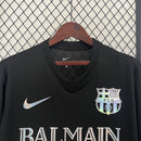 camisa-camiseta-barcelona-nike-versao-versao-torcedor-masculina-24-25-edicao-edicao-especial-balmain-paris-preta-branca-preto-branco-refletiva-detalhes-refletivos_5
