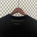 camisa-camiseta-barcelona-nike-versao-versao-torcedor-masculina-24-25-edicao-edicao-especial-balmain-paris-preta-branca-preto-branco-refletiva-detalhes-refletivos_6