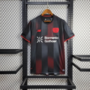 camisa-camiseta-bayer-leverkusen-04-nb-new-balance-barmenia-gothaer-versao-torcedor-masculina-25-26-home-casa-i-principal-1-vermelha-vermelho-preta-preto-cinza-branco_1