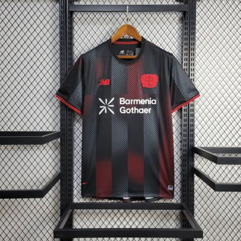 camisa-camiseta-bayer-leverkusen-04-nb-new-balance-barmenia-gothaer-versao-torcedor-masculina-25-26-home-casa-i-principal-1-vermelha-vermelho-preta-preto-cinza-branco_1