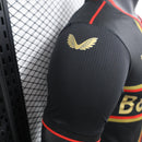 camisa-camiseta-bayer-leverkusen-castore-barmenia-versao-versao-jogador-masculina-24-25-edicao-edicao-especial-champions-preta-preto-dourada-dourado