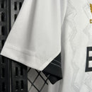 camisa-camiseta-bayer-leverkusen-castore-barmenia-versao-versao-torcedor-masculina-24-25-away-fora-ii-secundaria-2-branca-branco-dourado-dourada_2