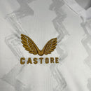 camisa-camiseta-bayer-leverkusen-castore-barmenia-versao-versao-torcedor-masculina-24-25-away-fora-ii-secundaria-2-branca-branco-dourado-dourada_6