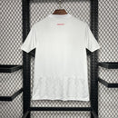 camisa-camiseta-bayer-leverkusen-castore-barmenia-versao-versao-torcedor-masculina-24-25-away-fora-ii-secundaria-2-branca-branco-dourado-dourada_7