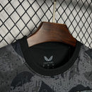 camisa-camiseta-bayer-leverkusen-castore-barmenia-versao-versao-torcedor-masculina-24-25-third-away-fora-iii-terceira-3-cinza-preta-preto-azul_2