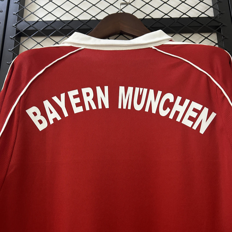 camisa-camiseta-bayern-munchen-adidas-T-com-versao-versao-torcedor-masculina-05-06-home-casa-i-principal-1-retro-retro-vermelha-vermelho-branca-branco_3