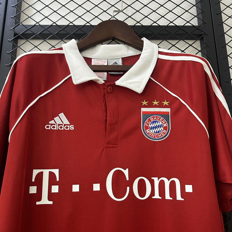 camisa-camiseta-bayern-munchen-adidas-T-com-versao-versao-torcedor-masculina-05-06-home-casa-i-principal-1-retro-retro-vermelha-vermelho-branca-branco_9