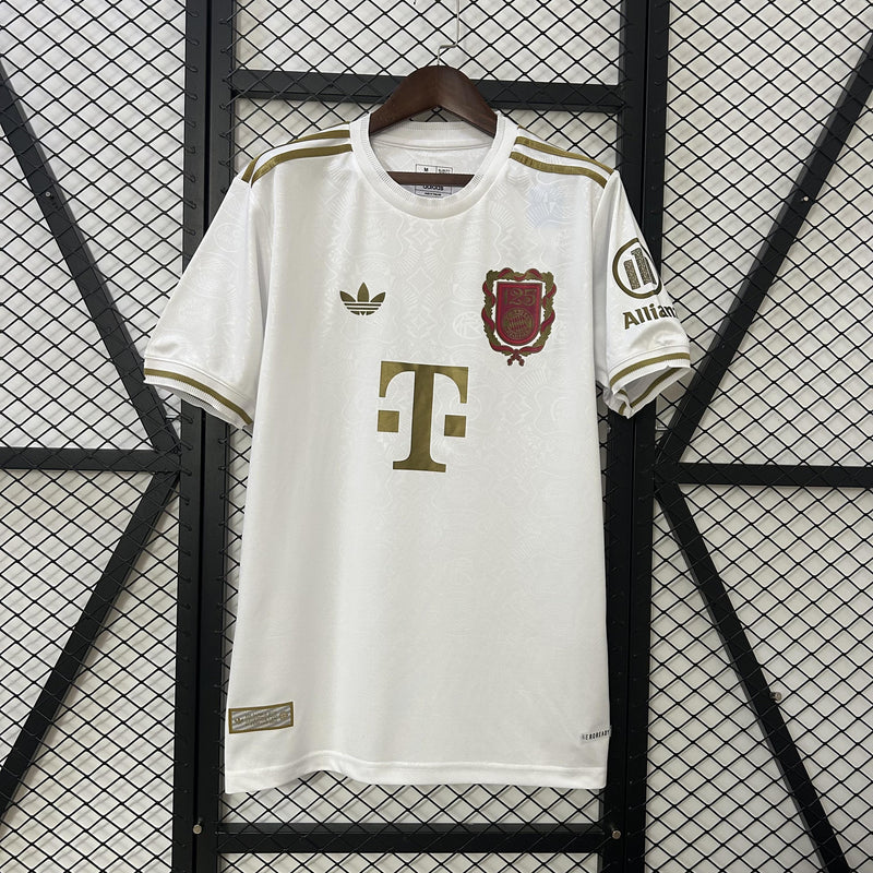 camisa-camiseta-bayern-munchen-adidas-T-versao-torcedor-masculina-25-26-edicao-especial-125-anos-vermelha-vermelho-dourada-dourado-branco-branca_1