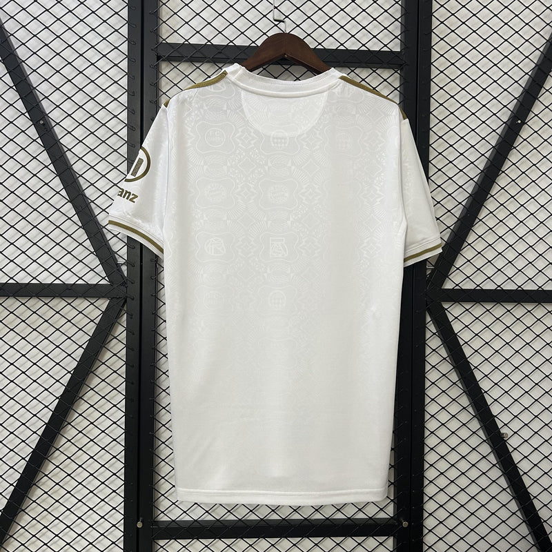 camisa-camiseta-bayern-munchen-adidas-T-versao-torcedor-masculina-25-26-edicao-especial-125-anos-vermelha-vermelho-dourada-dourado-branco-branca_4