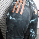 camisa-camiseta-bayern-munchen-adidas-T-versao-versao-jogador-masculina-24-25-away-fora-ii-secundaria-2-preta-preto-azul-vermelha-vermelho_4