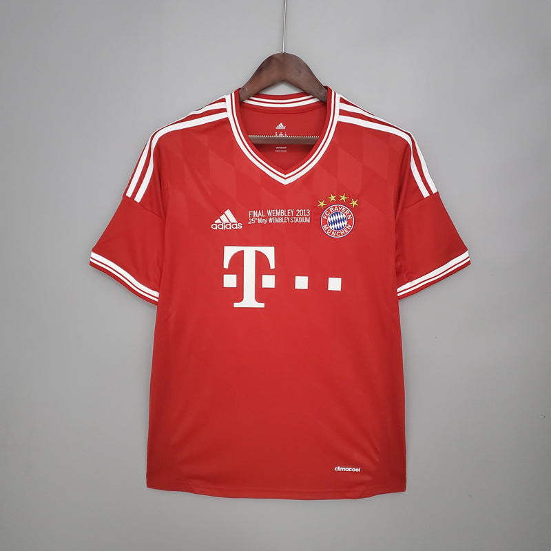 camisa-camiseta-bayern-munchen-adidas-T-versao-versao-torcedor-masculina-12-13-home-casa-i-principal-1-retro-retro-vermelha-vermelho-branca-branco_1