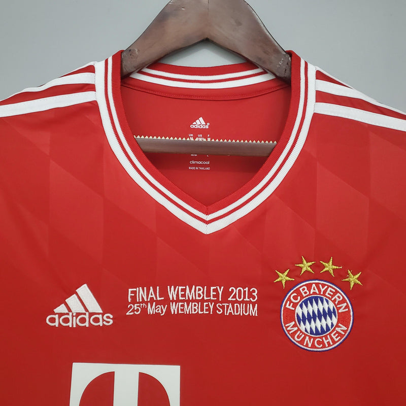 camisa-camiseta-bayern-munchen-adidas-T-versao-versao-torcedor-masculina-12-13-home-casa-i-principal-1-retro-retro-vermelha-vermelho-branca-branco_3