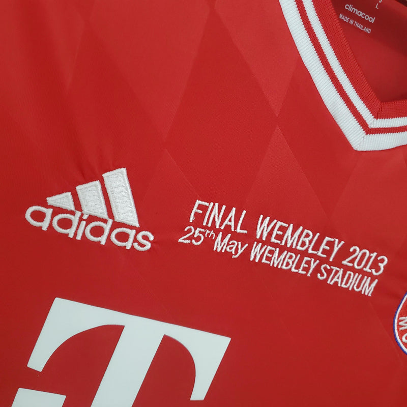 camisa-camiseta-bayern-munchen-adidas-T-versao-versao-torcedor-masculina-12-13-home-casa-i-principal-1-retro-retro-vermelha-vermelho-branca-branco_6