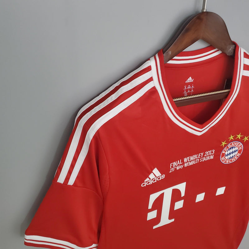 camisa-camiseta-bayern-munchen-adidas-T-versao-versao-torcedor-masculina-12-13-home-casa-i-principal-1-retro-retro-vermelha-vermelho-branca-branco_7