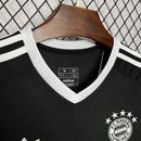 camisa-camiseta-bayern-munchen-adidas-T-versao-versao-torcedor-masculina-24-25-treino-preta-preto-branca-branco_2