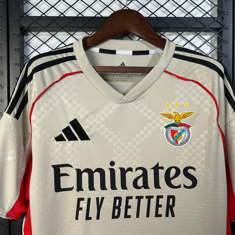camisa-camiseta-benfica-adidas-emirates-fly-better-sagres-versao-torcedor-masculina-25-26-away-fora-ii-secundaria-2-vermelha-vermelho-bege-preta-preto_2