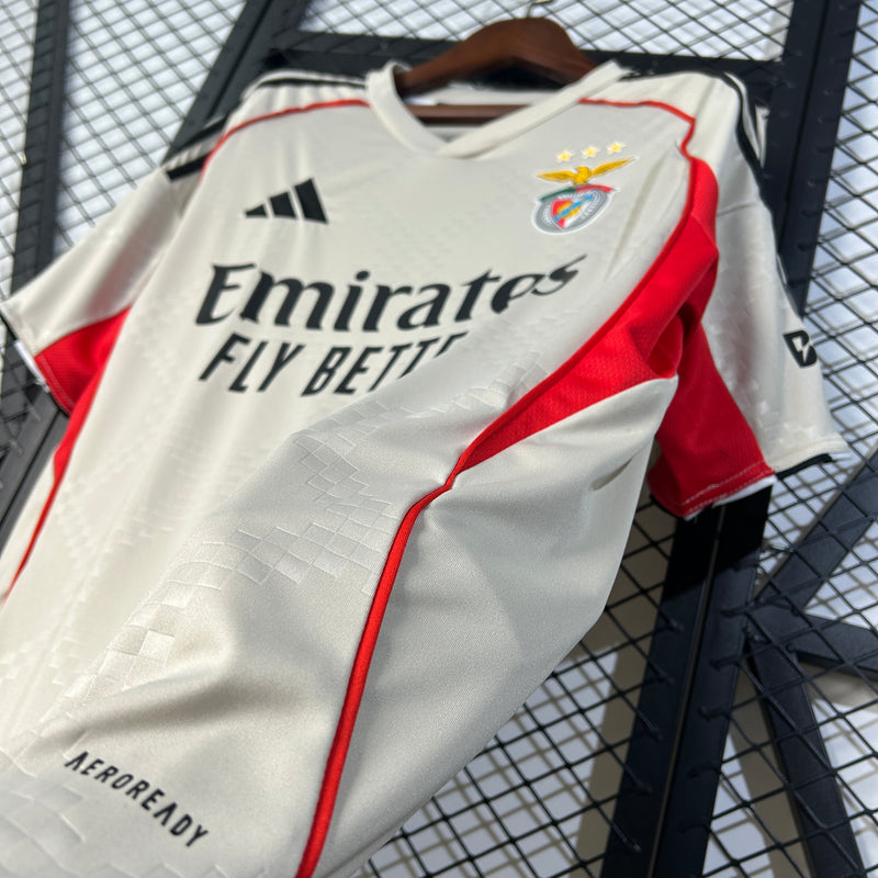 camisa-camiseta-benfica-adidas-emirates-fly-better-sagres-versao-torcedor-masculina-25-26-away-fora-ii-secundaria-2-vermelha-vermelho-bege-preta-preto_6
