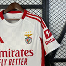 camisa-camiseta-benfica-adidas-emirates-fly-better-sagres-versao-torcedor-masculina-25-26-third-away-fora-iii-terceira-3-vermelha-vermelho-branca-branco-preta-preto_3