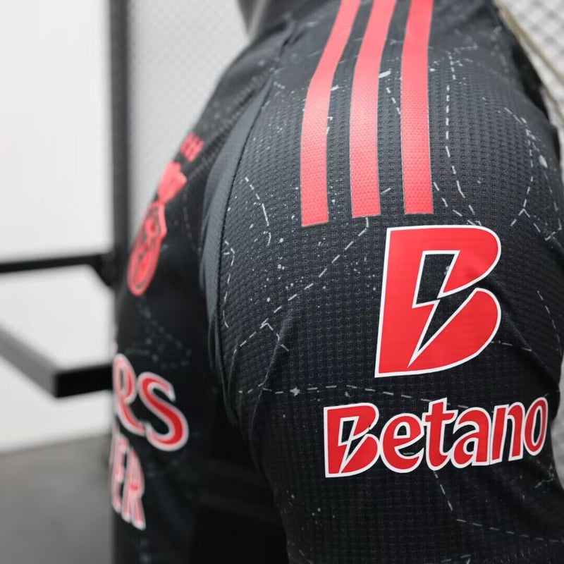 camisa-camiseta-benfica-adidas-emirates-fly-better-versao-versao-jogador-masculina-24-25-away-fora-ii-secundaria-2-vermelha-vermelho-preto-preta_8