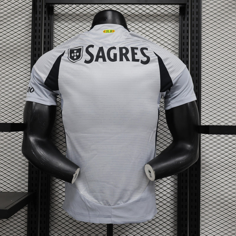 camisa-camiseta-benfica-adidas-emirates-fly-better-versao-versao-jogador-masculina-24-25-third-away-fora-iii-terceira-3-cinza-verde-branca-branco-preta-preto_10
