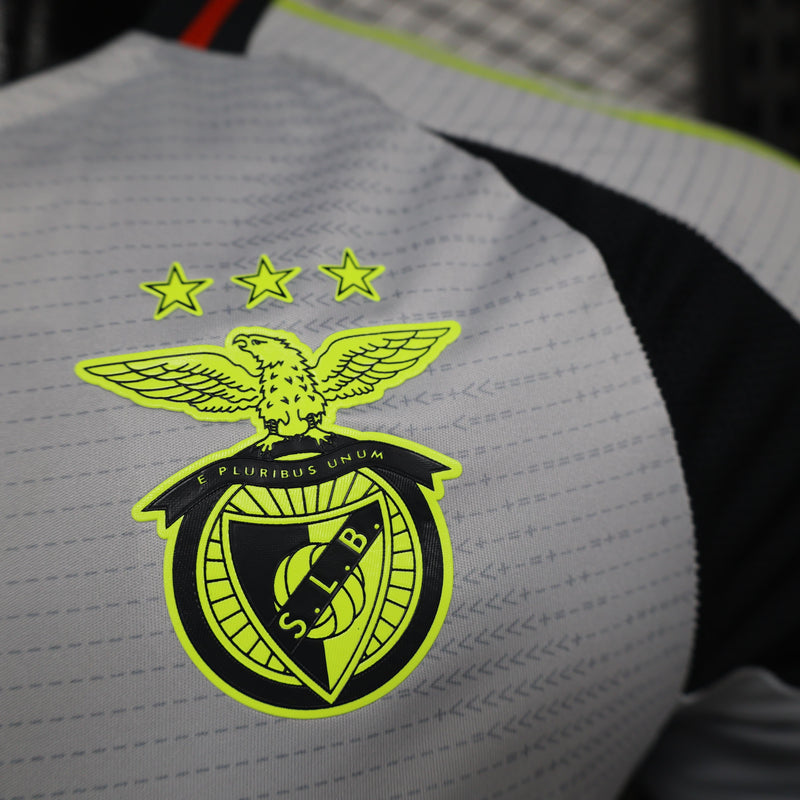 camisa-camiseta-benfica-adidas-emirates-fly-better-versao-versao-jogador-masculina-24-25-third-away-fora-iii-terceira-3-cinza-verde-branca-branco-preta-preto_11