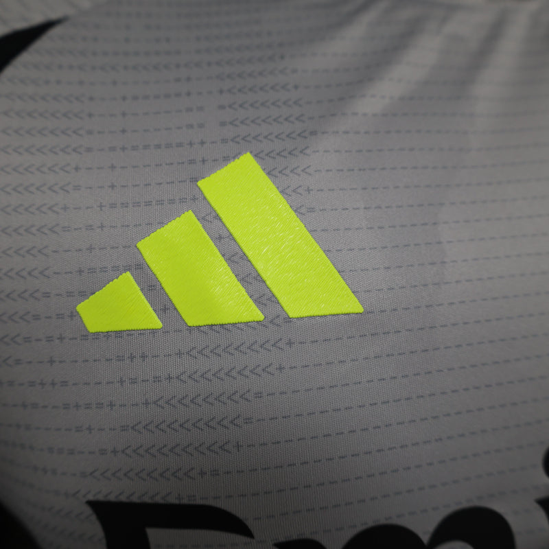 camisa-camiseta-benfica-adidas-emirates-fly-better-versao-versao-jogador-masculina-24-25-third-away-fora-iii-terceira-3-cinza-verde-branca-branco-preta-preto_4