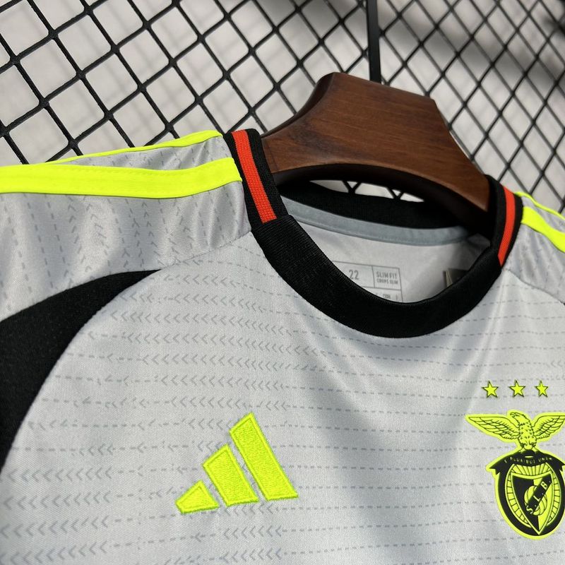 camisa-camiseta-benfica-adidas-emirates-fly-better-versao-versao-torcedor-conjunto-infantil-kids-24-25-third-away-fora-iii-terceira-3-cinza-verde-branca-branco-preta-pr_6