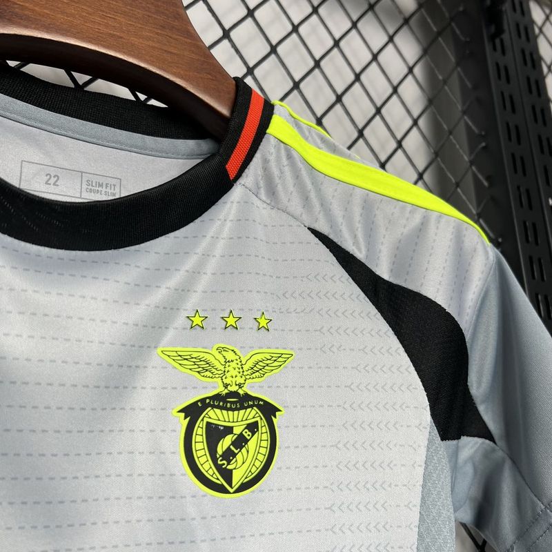 camisa-camiseta-benfica-adidas-emirates-fly-better-versao-versao-torcedor-conjunto-infantil-kids-24-25-third-away-fora-iii-terceira-3-cinza-verde-branca-branco-preta-pr_7