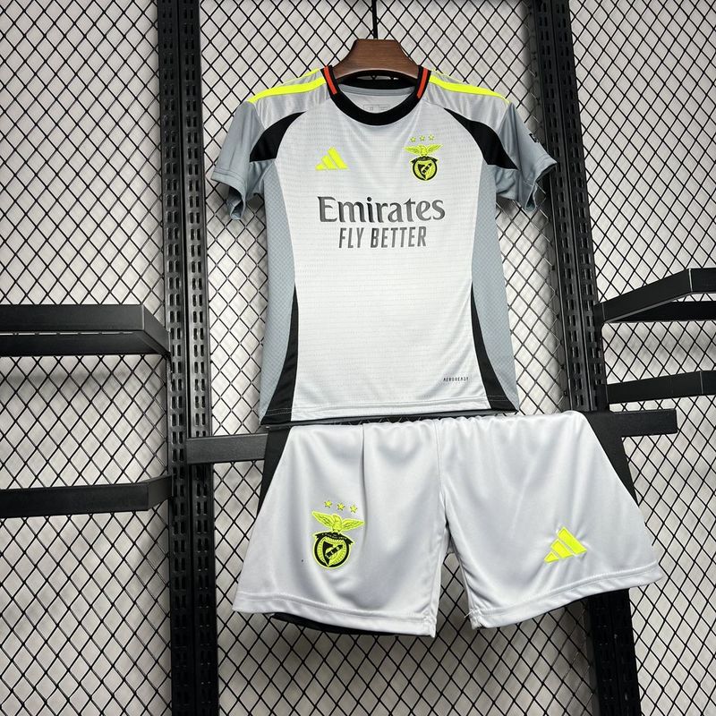 camisa-camiseta-benfica-adidas-emirates-fly-better-versao-versao-torcedor-conjunto-infantil-kids-24-25-third-away-fora-iii-terceira-3-cinza-verde-branca-branco-preta-pr_8