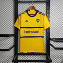 camisa-camiseta-boca-juniors-jrs-jr-betsson-adidas-versao-versao-torcedor-masculina-23-24-away-fora-ii-secundaria-2-cavani-edinson-azul-amarela-amarelo_1