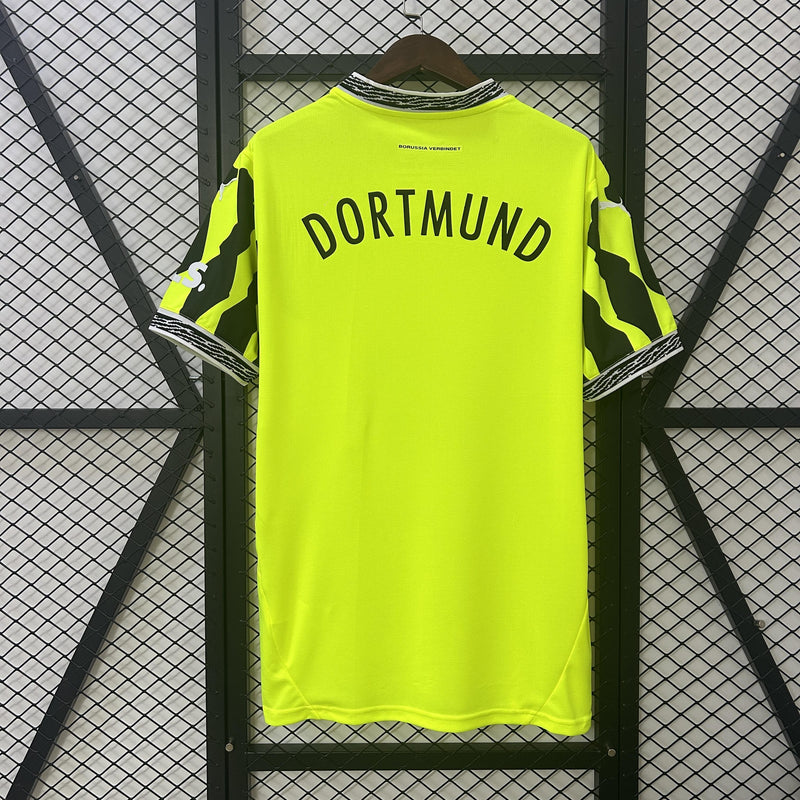 camisa-camiseta-borussia-dortmund-puma-1_1-versao-versao-torcedor-masculina-24-25-edicao-edicao-especial-amarela-amarelo-preta-preto-verde_3