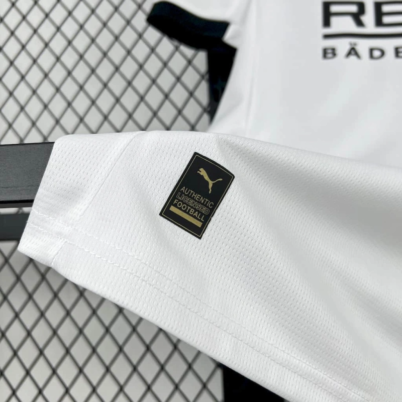camisa-camiseta-borussia-monchengladbach-puma-reuter-baderileuchten-versao-torcedor-masculina-25-26-home-casa-i-principal-1-preta-preto-branca-branco_7