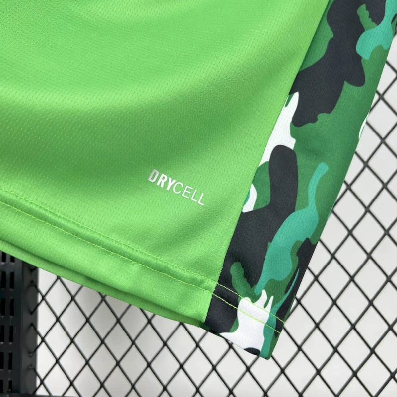 camisa-camiseta-borussia-monchengladbach-puma-reuter-baderileuchtrn-versao-torcedor-masculina-25-26-away-fora-ii-secundaria-2-preta-preto-branca-branco-verde_2